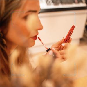 Quel est le meilleur rouge à lèvres pour une longue tenue ?