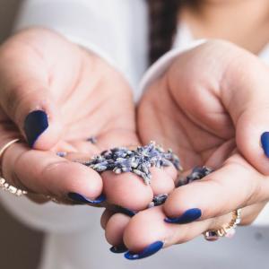 4 astuces pour diluer un vernis à ongles trop épais