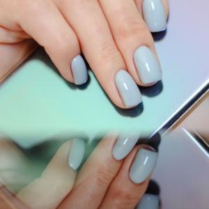 Comment enlever un vernis à ongles : trucs et astuces