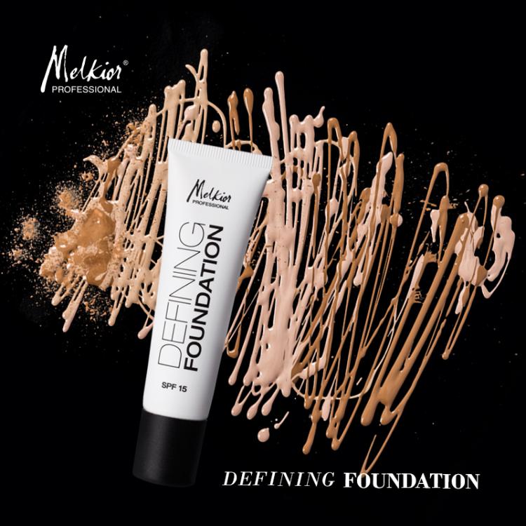 Découvrez pourquoi utiliser le fond de teint "Defining Foundation!" 